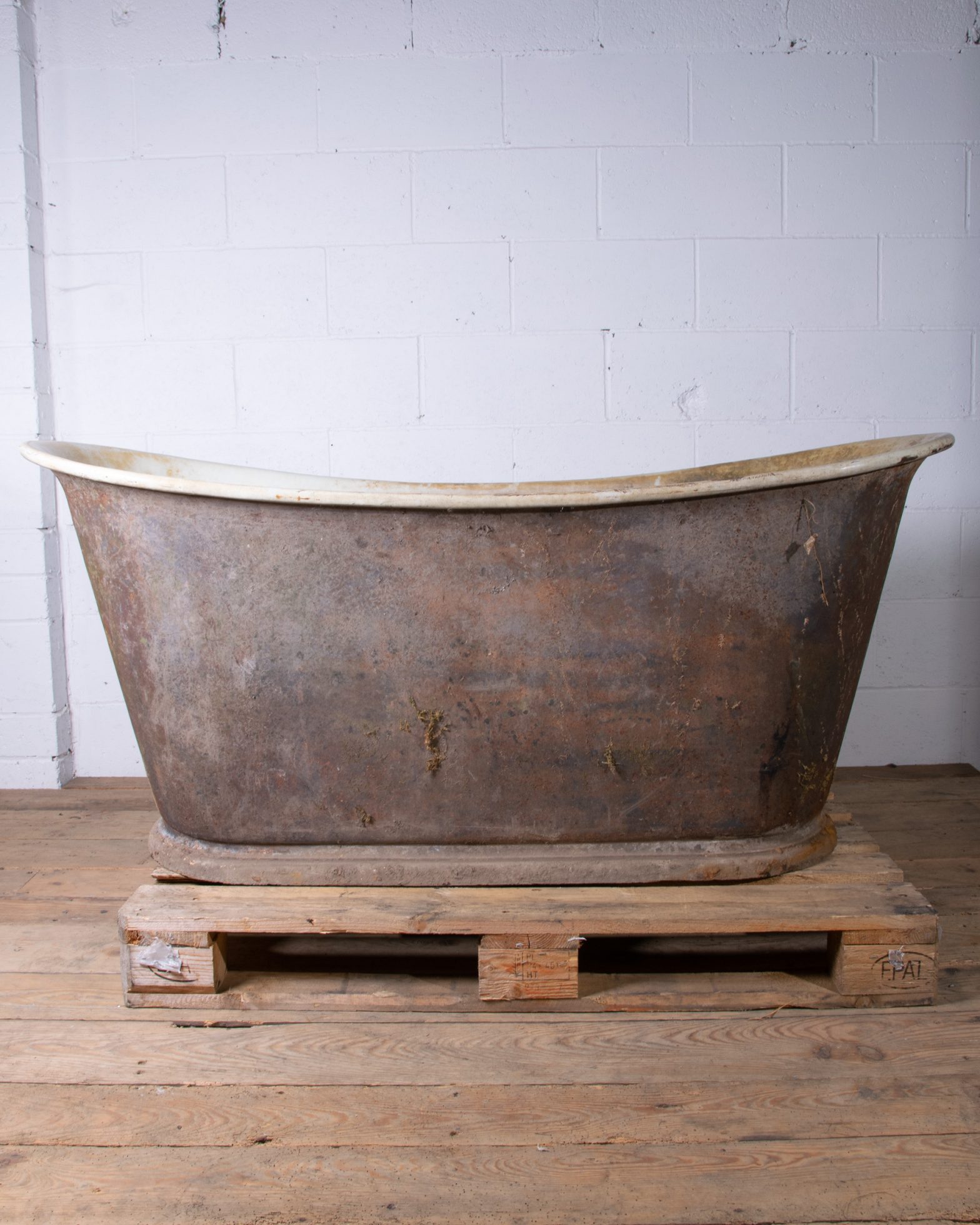 Antique Bateau Bathtub