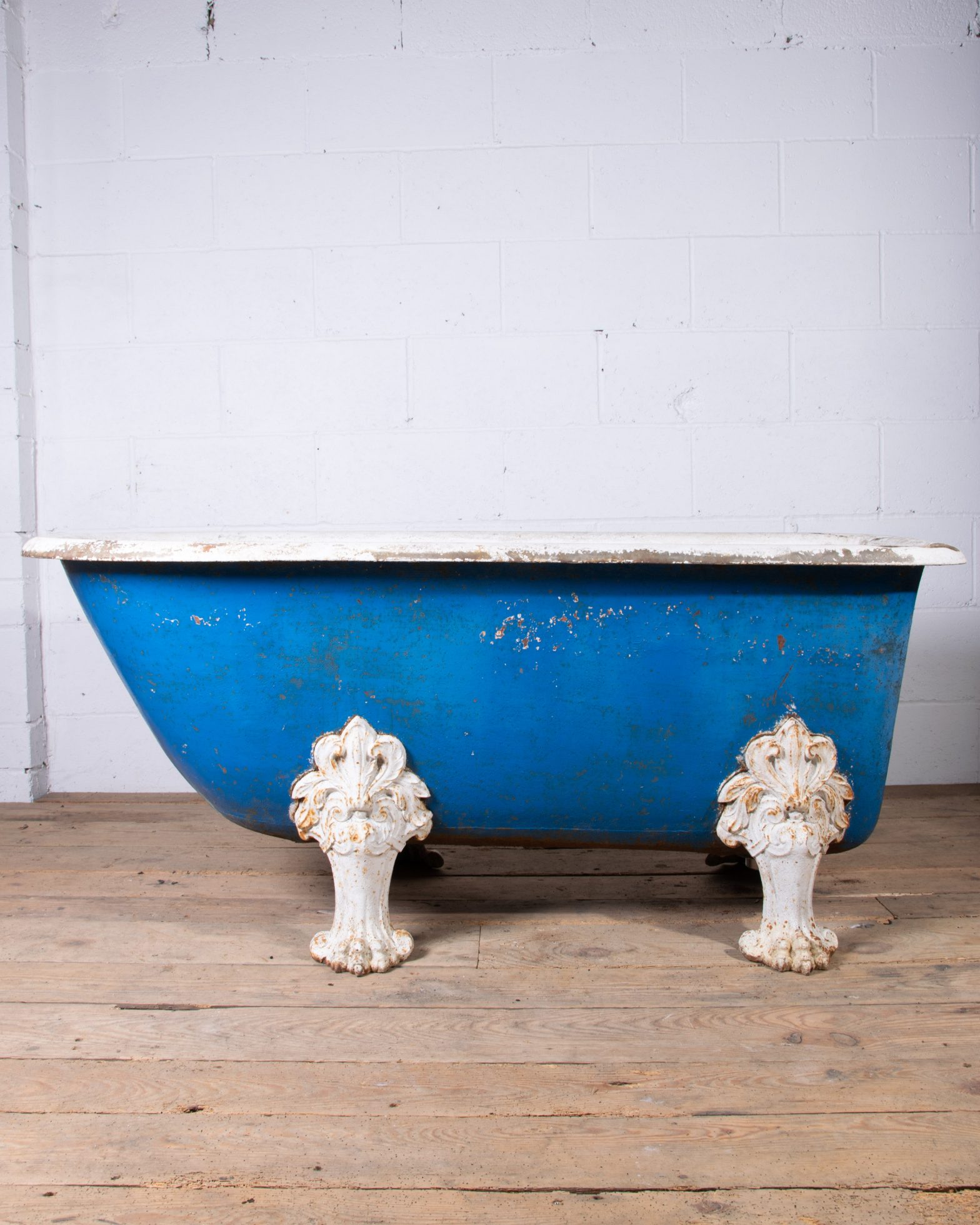 Antique Lionfoot Bathtub