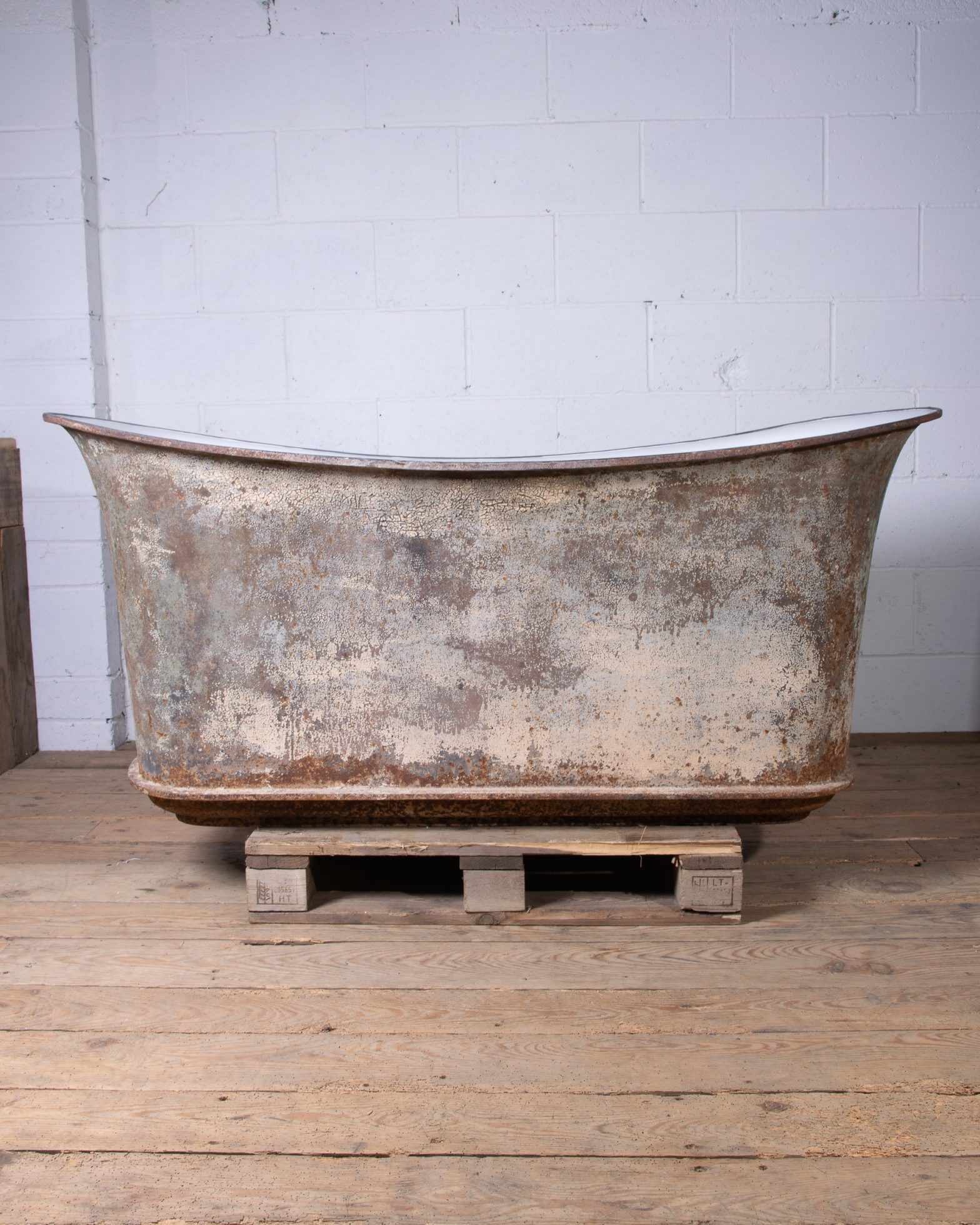 Antique Cast Iron Empire Bath