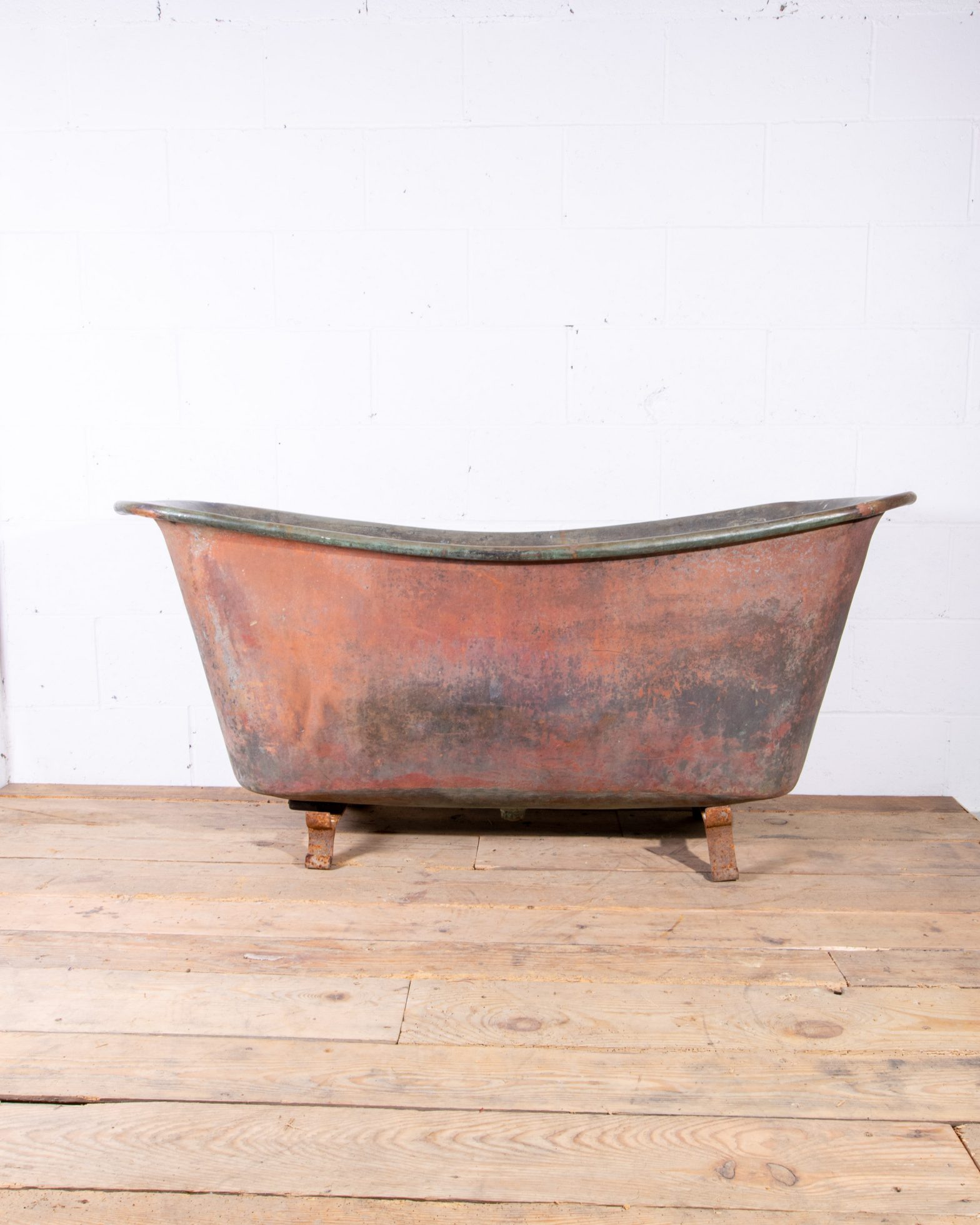 Copper Rolledge Bathtub