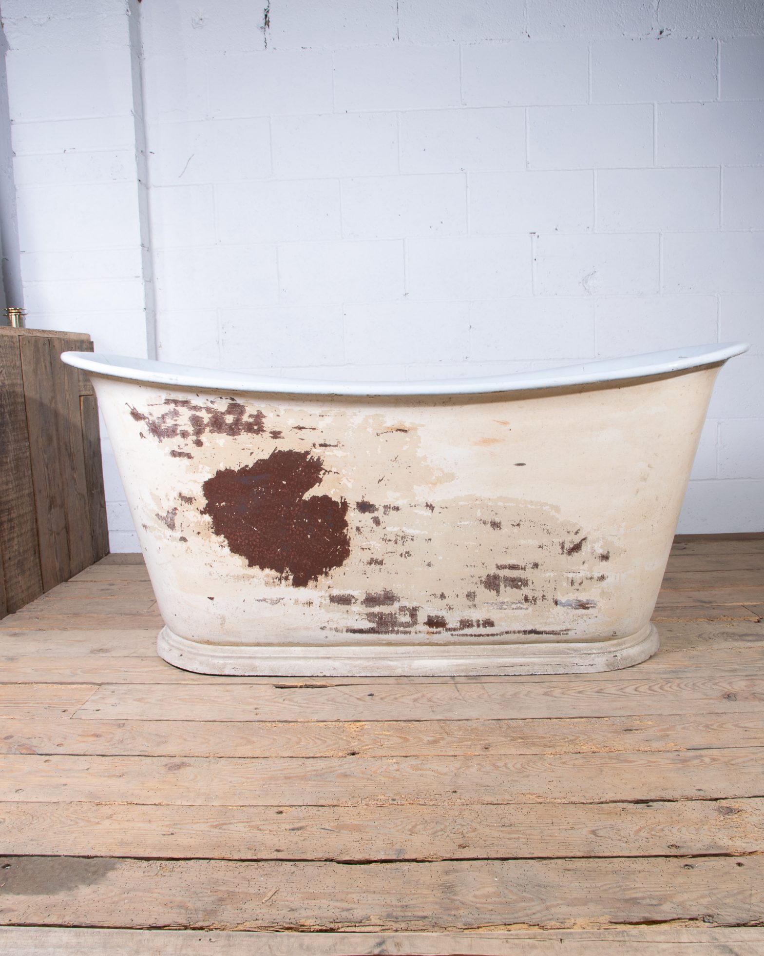 Antique Bateau Bath