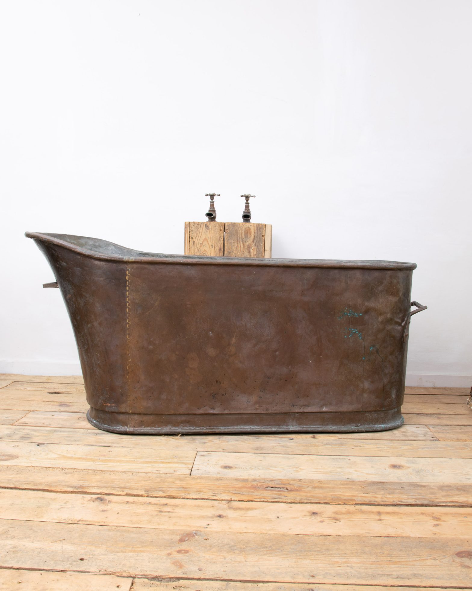 Antique Copper Slipper Bathtub