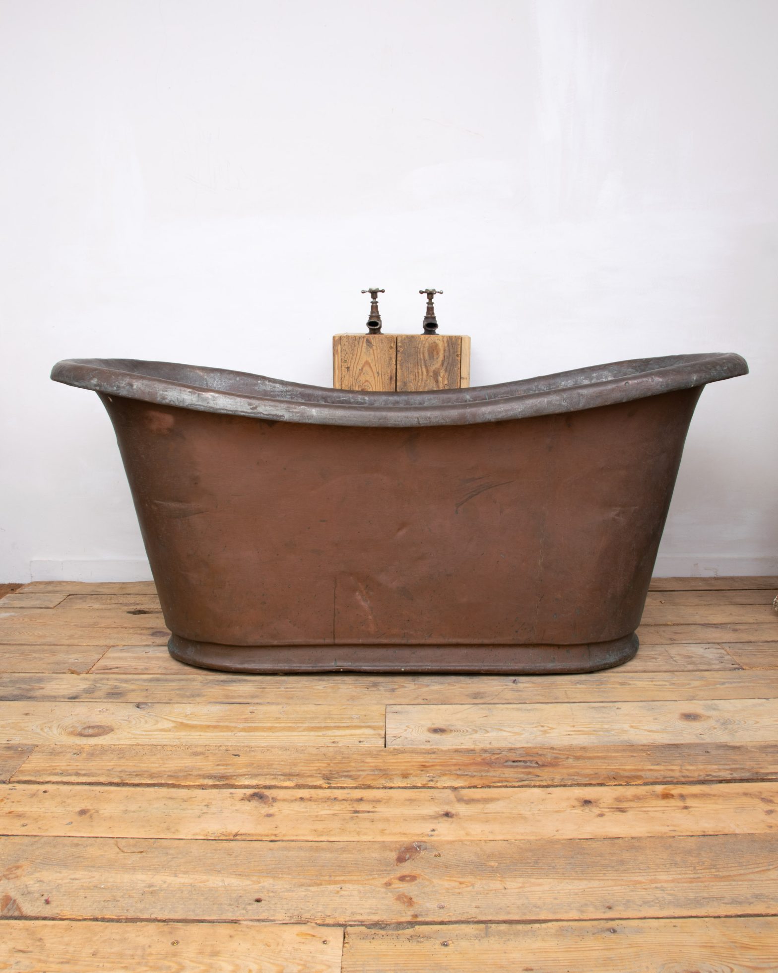 Antique Copper Bateau Bathtub
