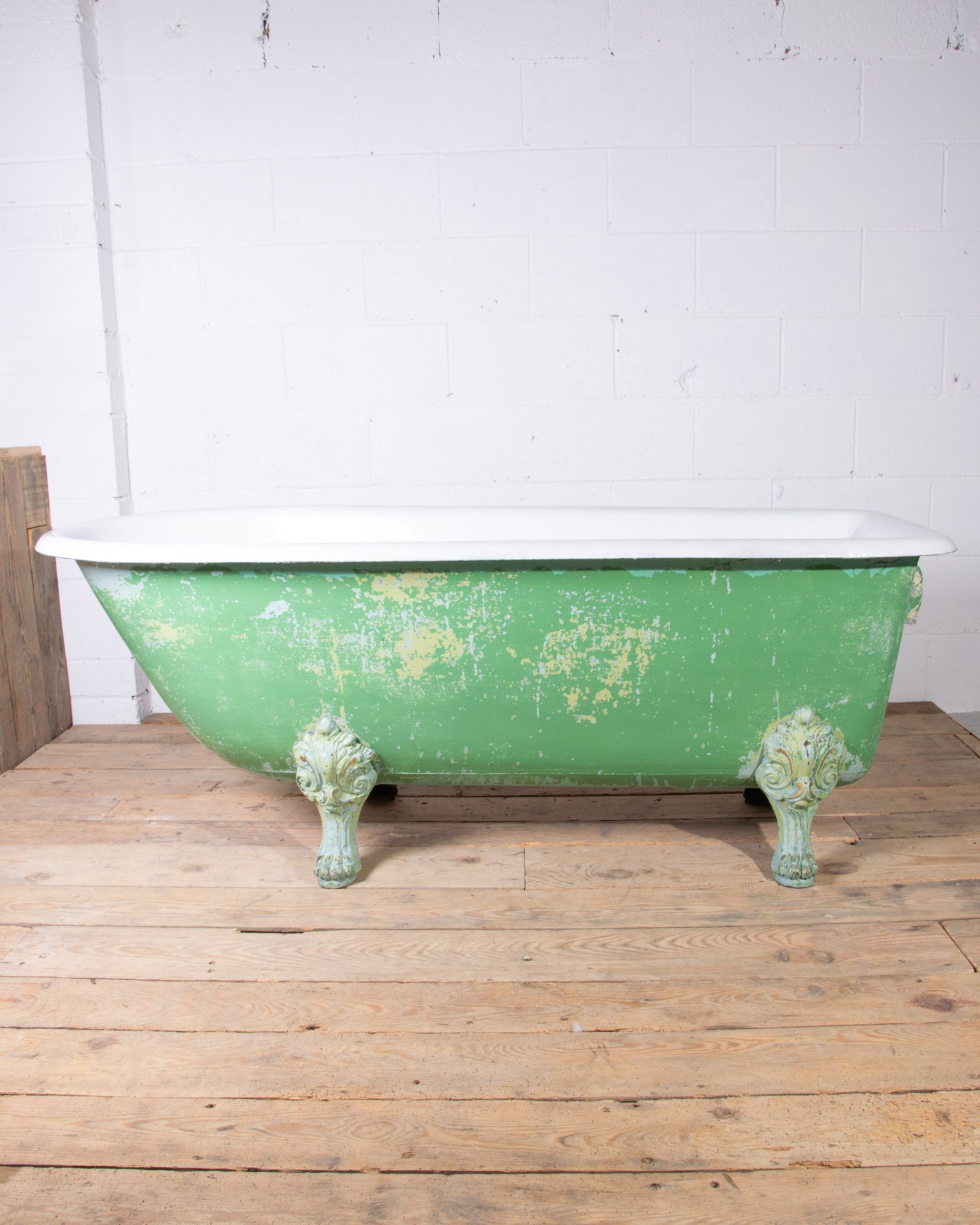 French Lionfeet Cast Iron Bathtub