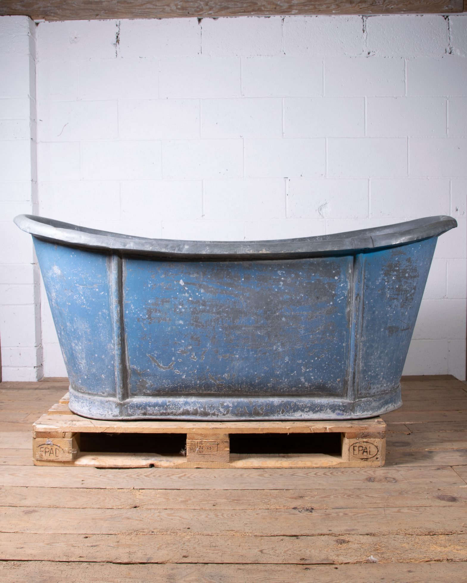 Antique Rolltop Bath