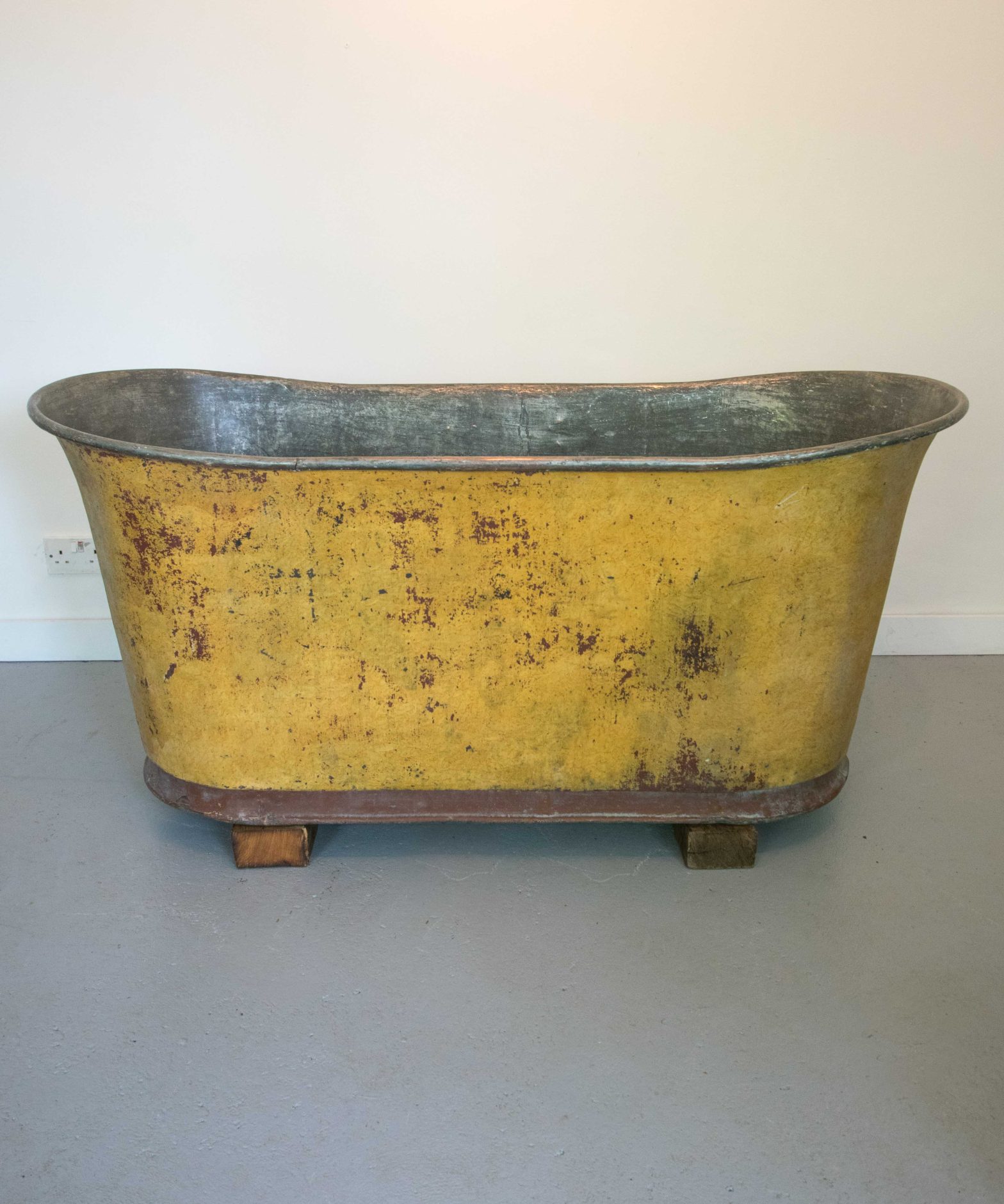 Antique Copper Bateau Bathtub