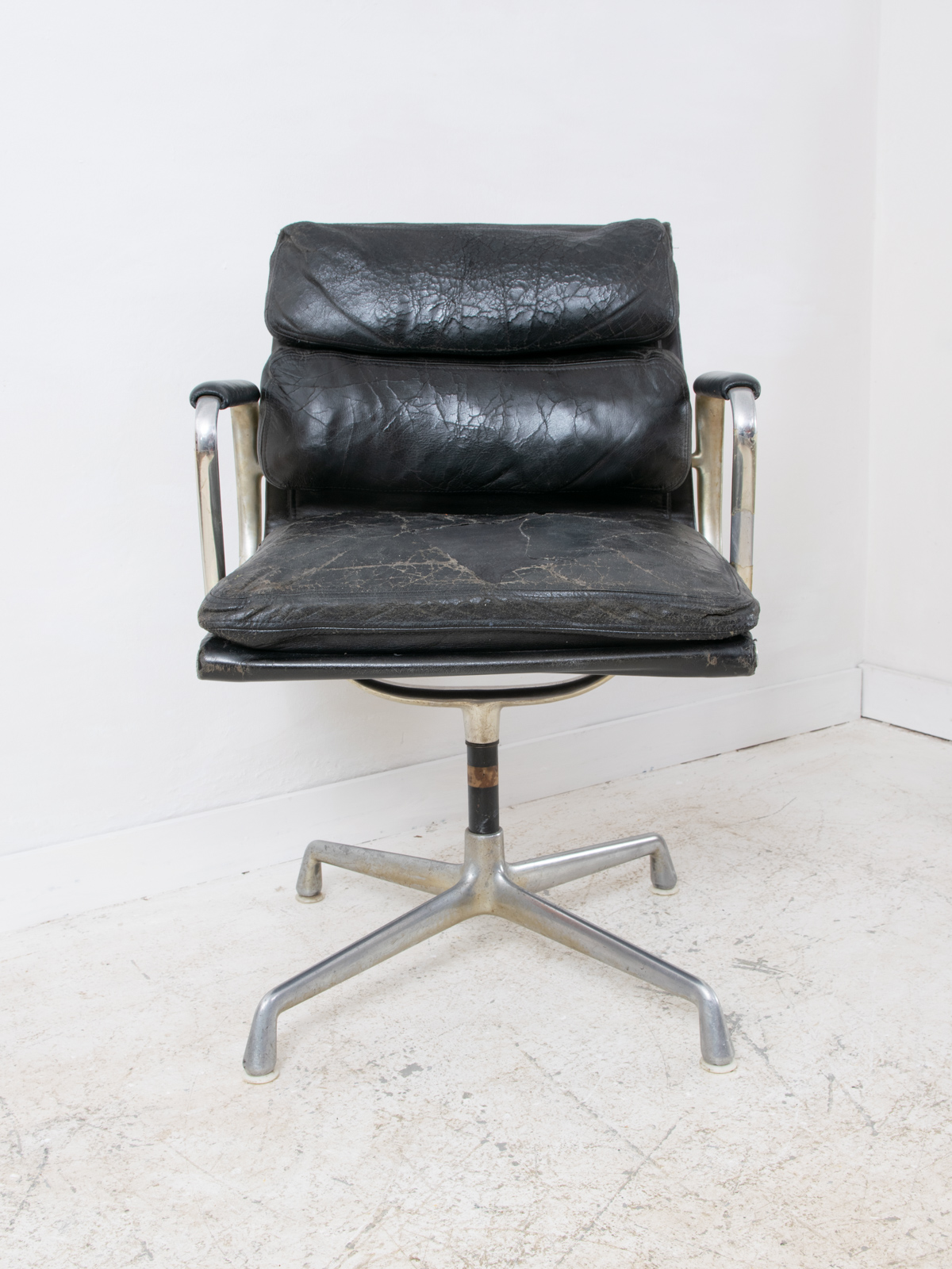Eames Herman Miller EA208 Chair