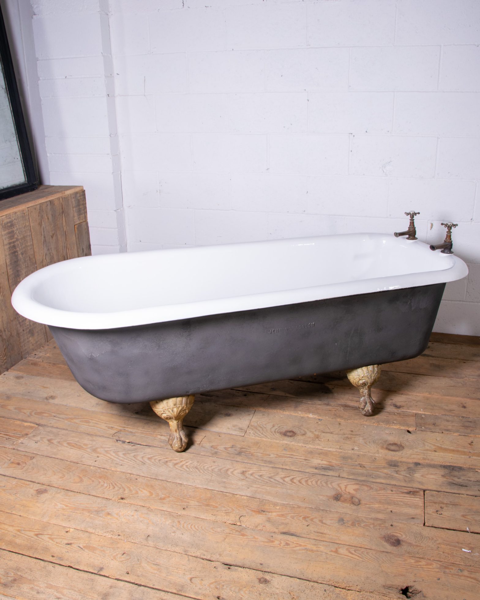 Jennings Clawfoot Bathtub