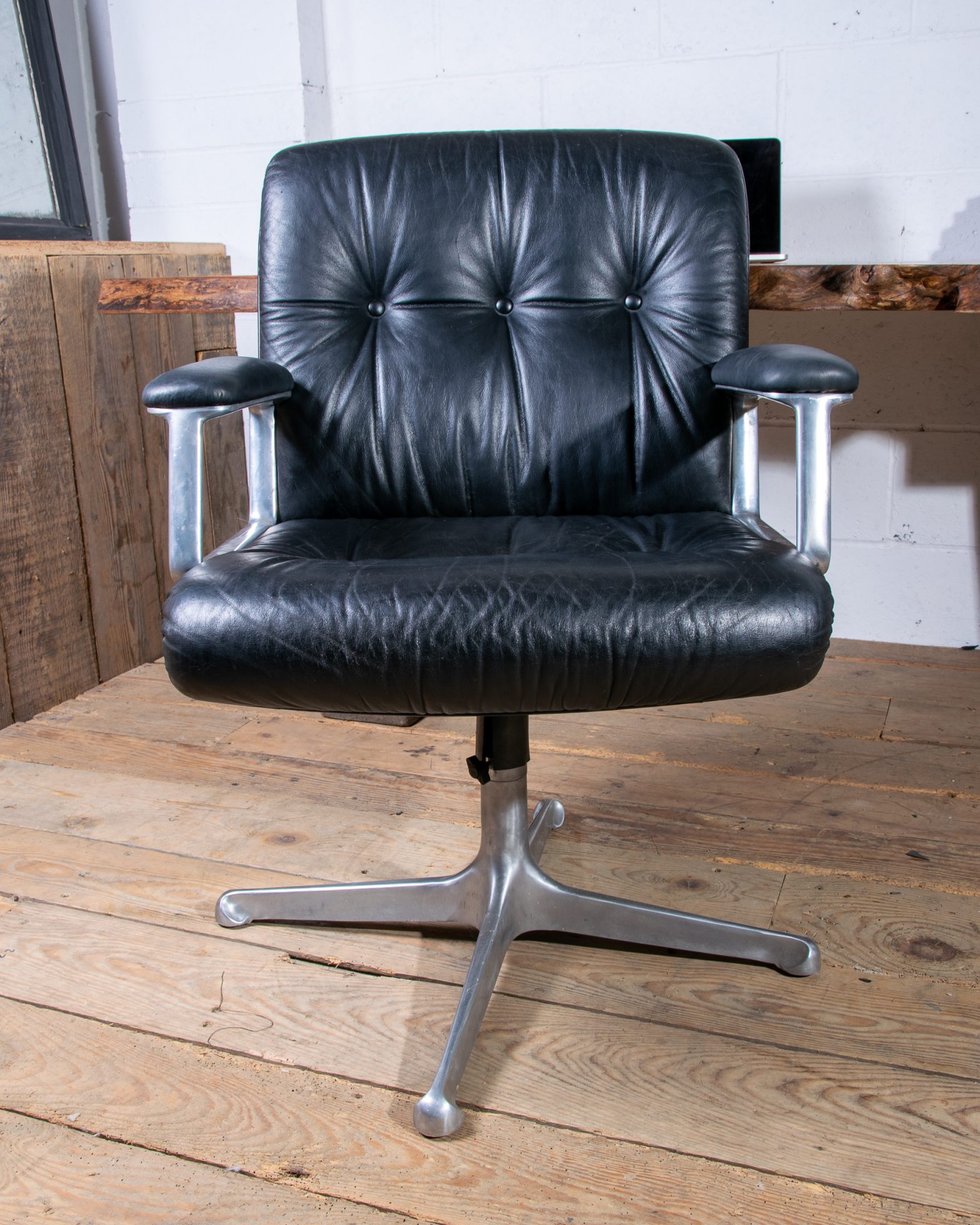 Osvaldo Borsani P128 Office Chair