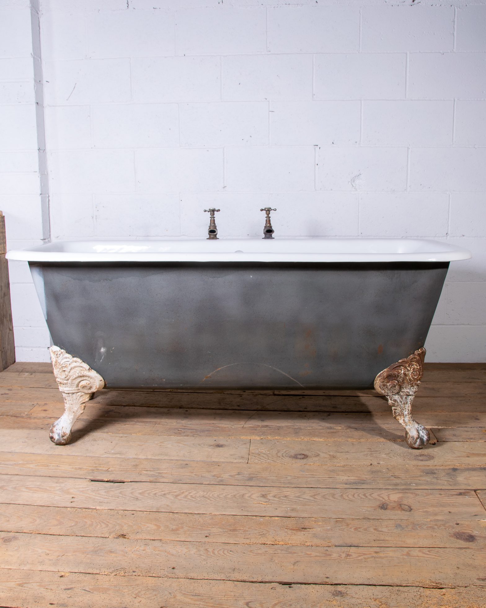Antique Cast Iron Bathtub