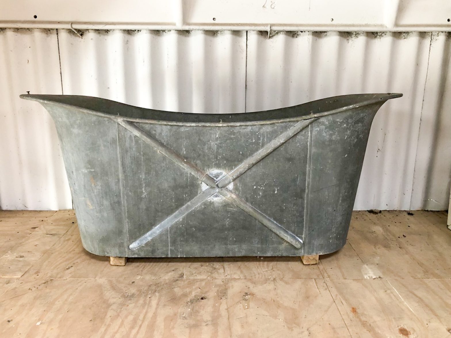 Antique Zinc Bateau Bathtub