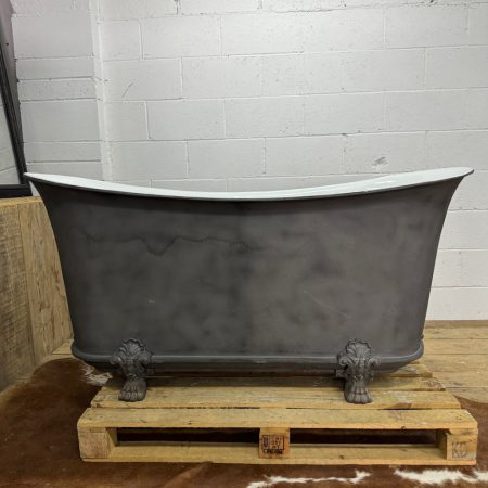 Rogeat Cast Iron Empire Bath on Lionfeet