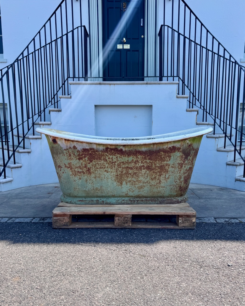 Antique Rolltop Bath
