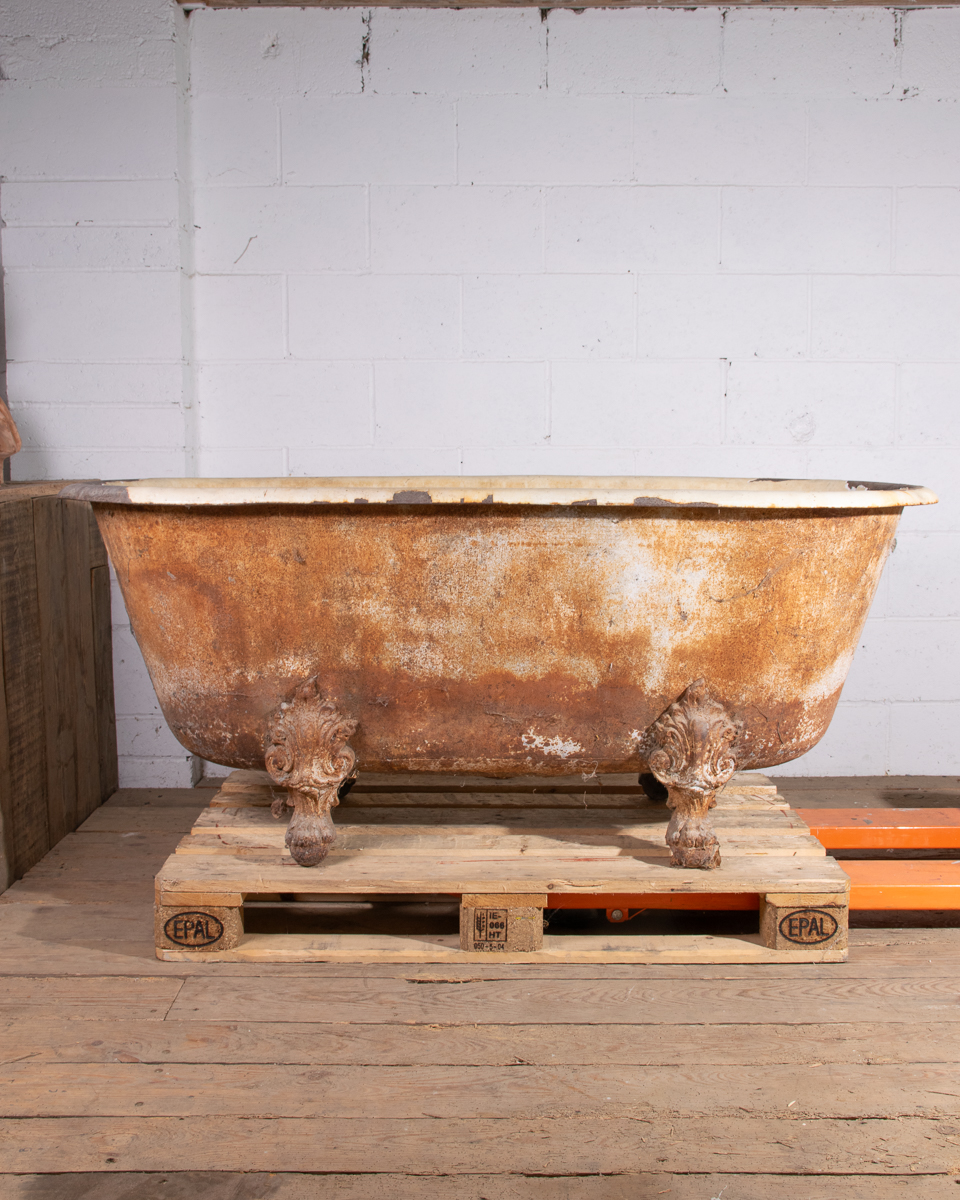 Antique Lionfoot Bath